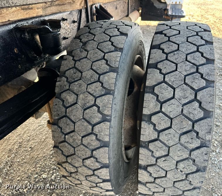 image for item LO9458 2004 Chevrolet  C4500 flatbed truck