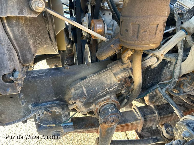 image for item LO9495 2004 International  7600 truck cab and chassis