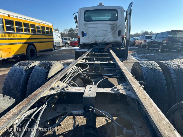 image for item LO9495 2004 International  7600 truck cab and chassis