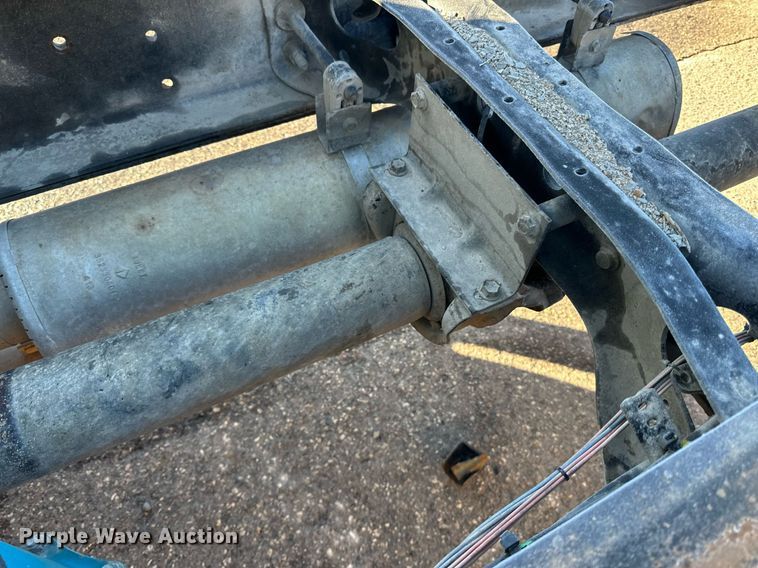image for item LO9495 2004 International  7600 truck cab and chassis