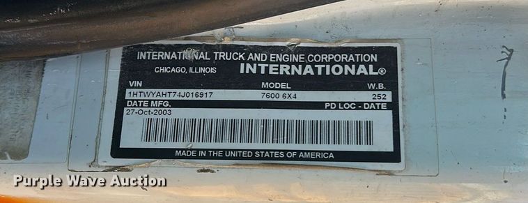 image for item LO9495 2004 International  7600 truck cab and chassis