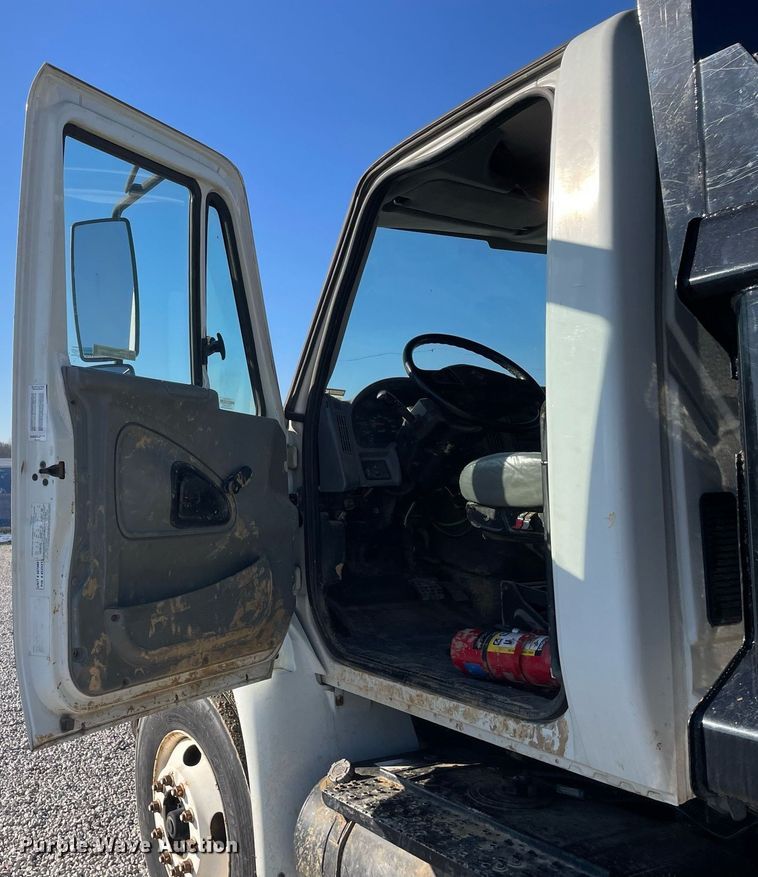 image for item LV9984 2007 International 4400 dump truck