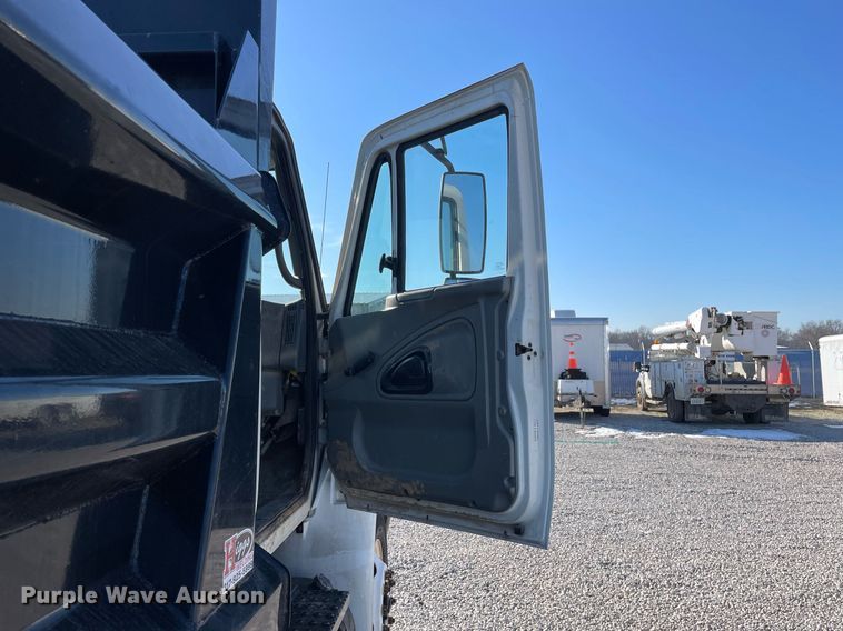 image for item LV9984 2007 International 4400 dump truck