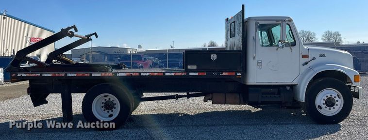 image for item LV9985 1999 International 4700 flatbed truck