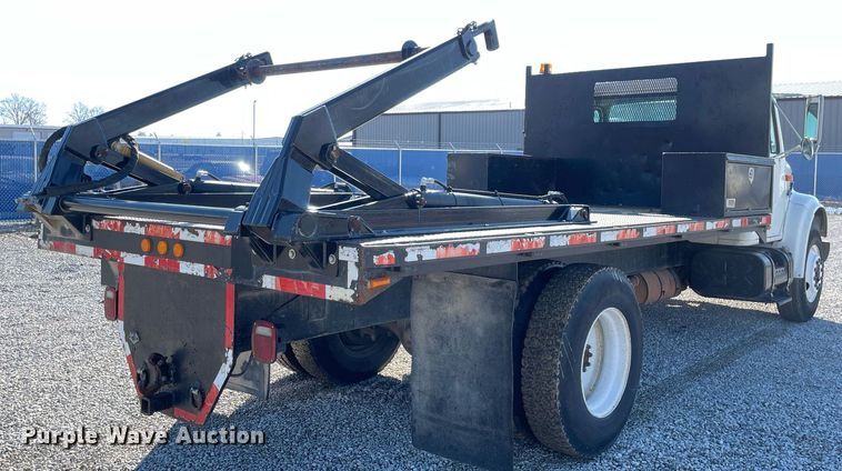 image for item LV9985 1999 International 4700 flatbed truck