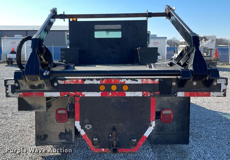 image for item LV9985 1999 International 4700 flatbed truck