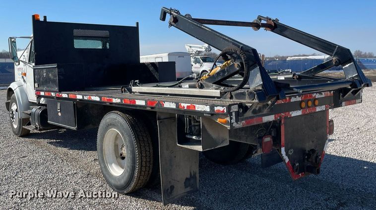 image for item LV9985 1999 International 4700 flatbed truck