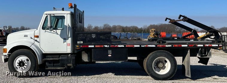 image for item LV9985 1999 International 4700 flatbed truck