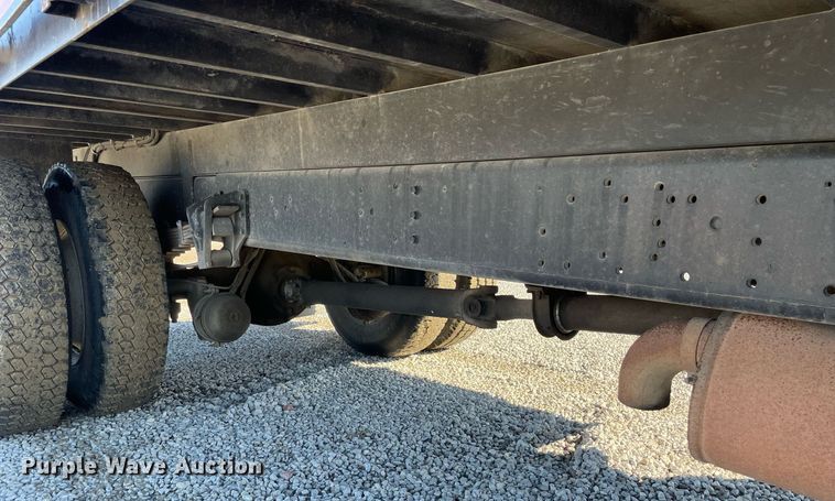 image for item LV9985 1999 International 4700 flatbed truck