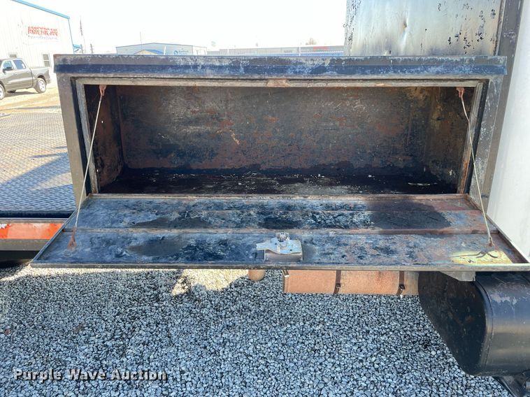 image for item LV9985 1999 International 4700 flatbed truck