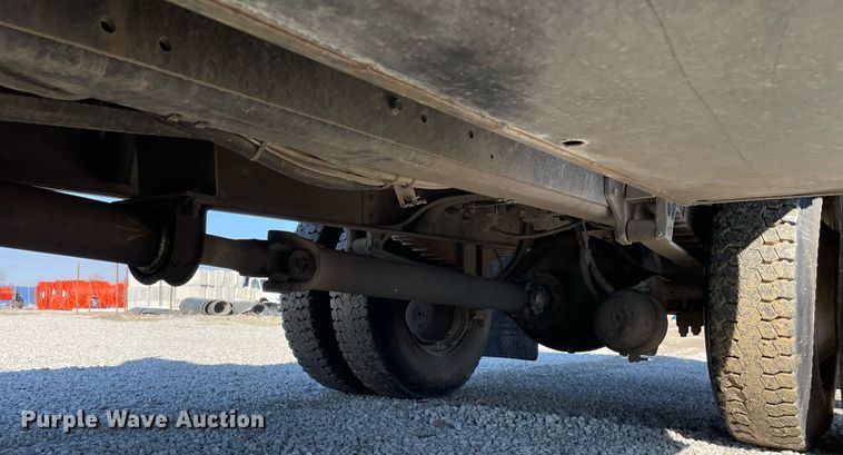 image for item LV9985 1999 International 4700 flatbed truck