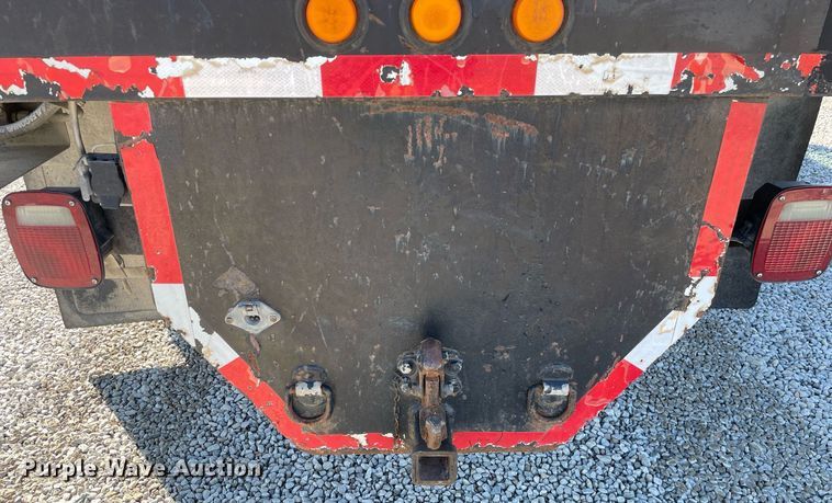 image for item LV9985 1999 International 4700 flatbed truck