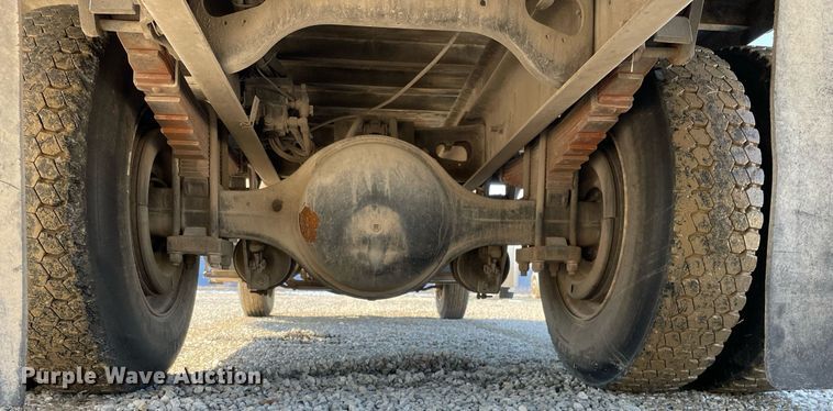 image for item LV9985 1999 International 4700 flatbed truck