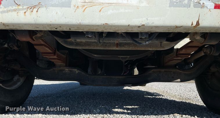 image for item LV9985 1999 International 4700 flatbed truck