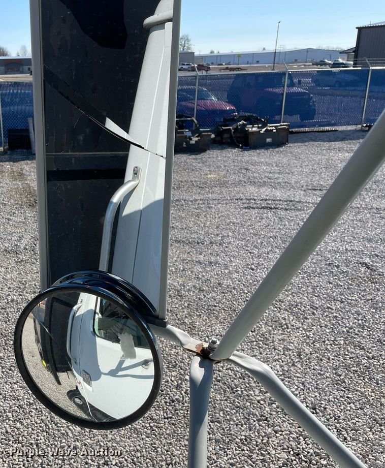 image for item LV9985 1999 International 4700 flatbed truck