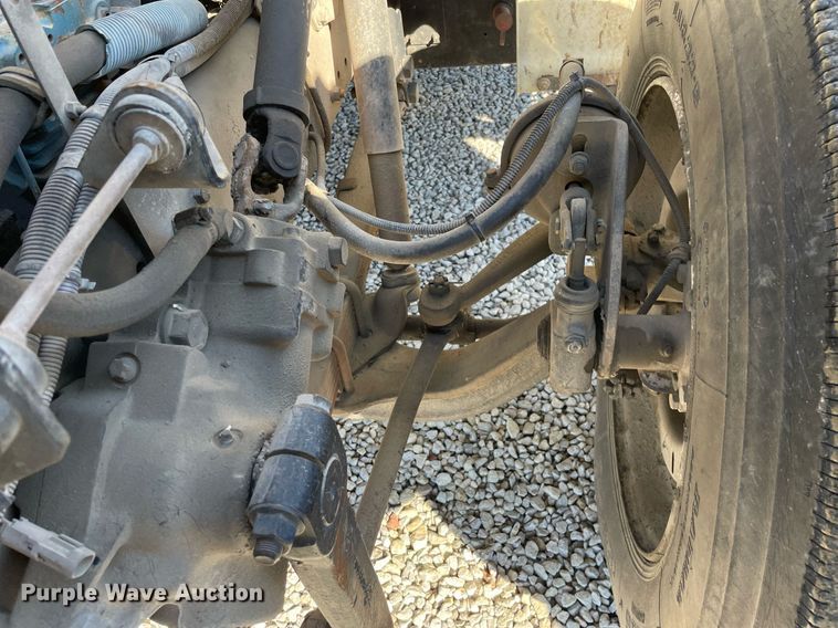 image for item LV9985 1999 International 4700 flatbed truck