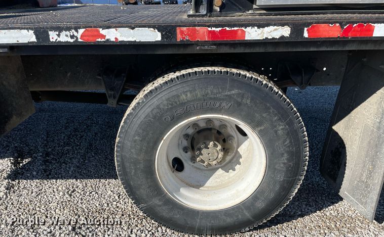 image for item LV9985 1999 International 4700 flatbed truck