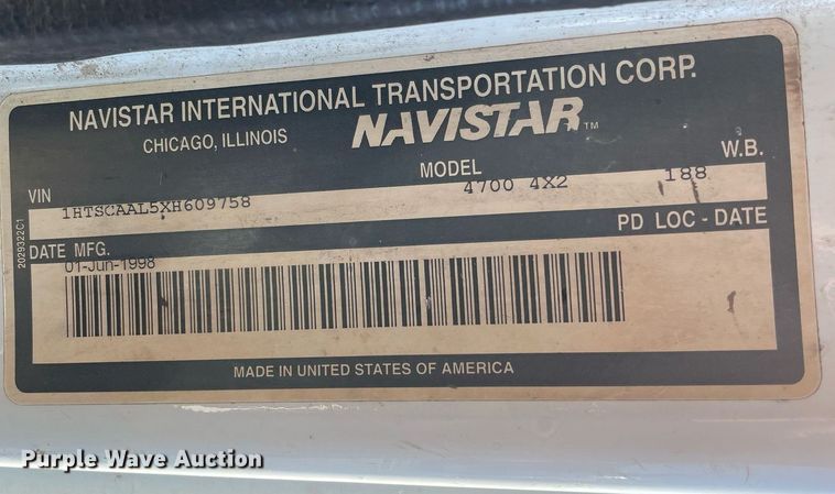 image for item LV9985 1999 International 4700 flatbed truck