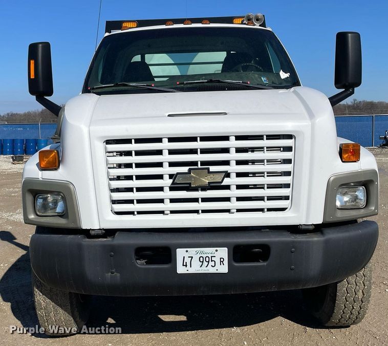 image for item LV9986 2005 Chevrolet  C8500 flatbed truck