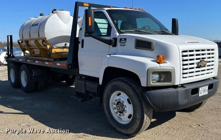 image for item LV9986 2005 Chevrolet  C8500 flatbed truck