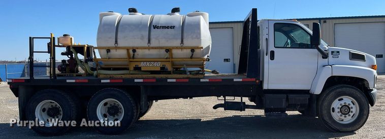 image for item LV9986 2005 Chevrolet  C8500 flatbed truck