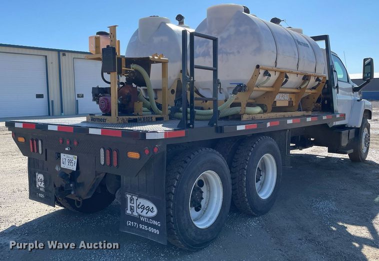 image for item LV9986 2005 Chevrolet  C8500 flatbed truck