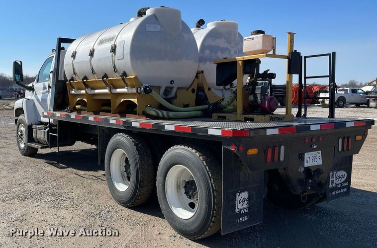 image for item LV9986 2005 Chevrolet  C8500 flatbed truck