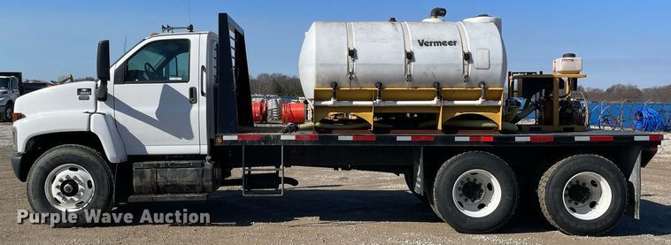 image for item LV9986 2005 Chevrolet  C8500 flatbed truck