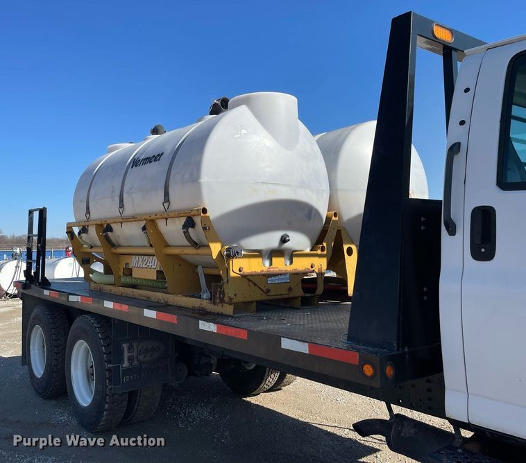 image for item LV9986 2005 Chevrolet  C8500 flatbed truck