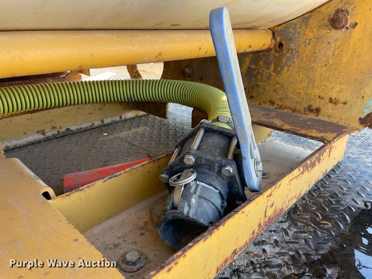 image for item LV9986 2005 Chevrolet  C8500 flatbed truck