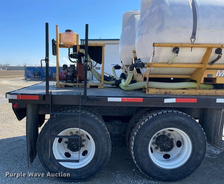 image for item LV9986 2005 Chevrolet  C8500 flatbed truck