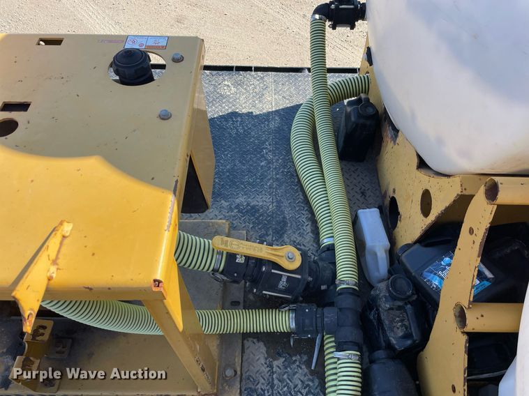 image for item LV9986 2005 Chevrolet  C8500 flatbed truck