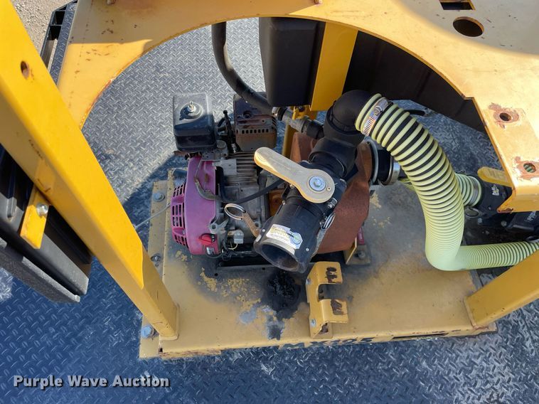 image for item LV9986 2005 Chevrolet  C8500 flatbed truck