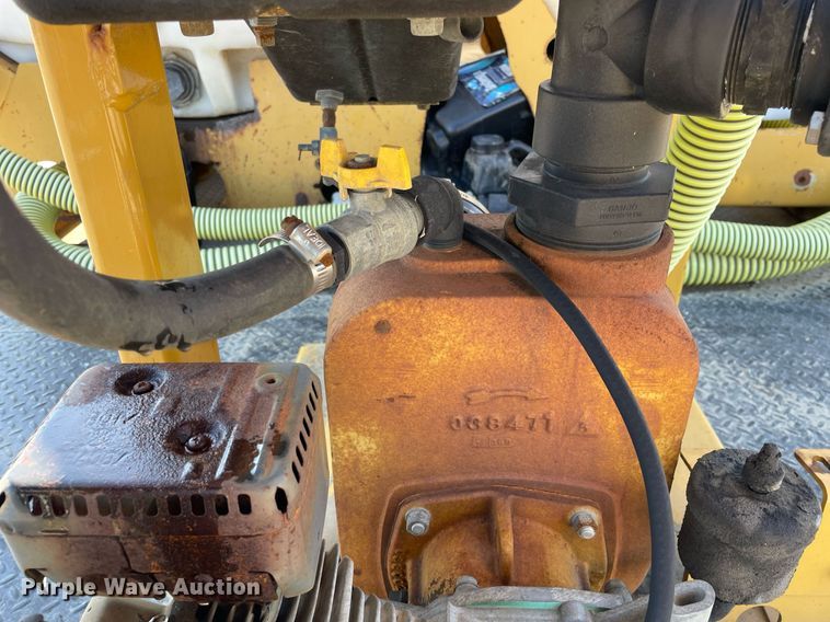 image for item LV9986 2005 Chevrolet  C8500 flatbed truck