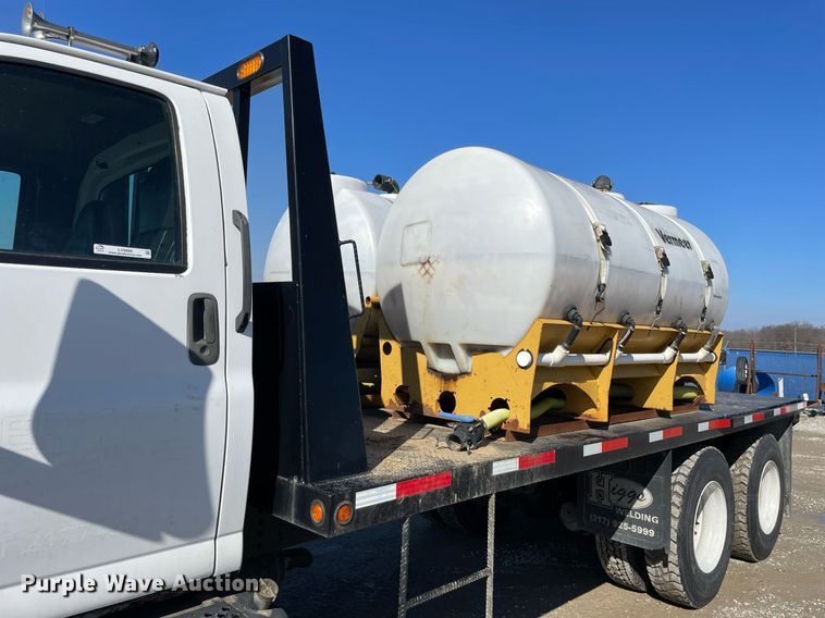 image for item LV9986 2005 Chevrolet  C8500 flatbed truck