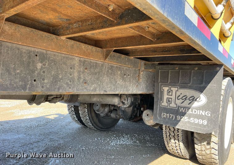 image for item LV9986 2005 Chevrolet  C8500 flatbed truck