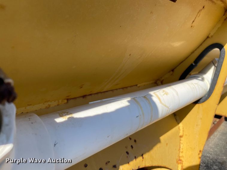 image for item LV9986 2005 Chevrolet  C8500 flatbed truck