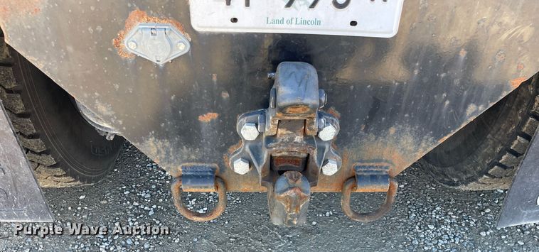 image for item LV9986 2005 Chevrolet  C8500 flatbed truck