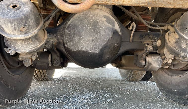 image for item LV9986 2005 Chevrolet  C8500 flatbed truck