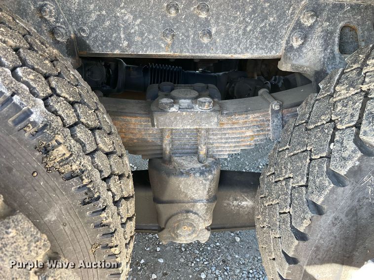 image for item LV9986 2005 Chevrolet  C8500 flatbed truck