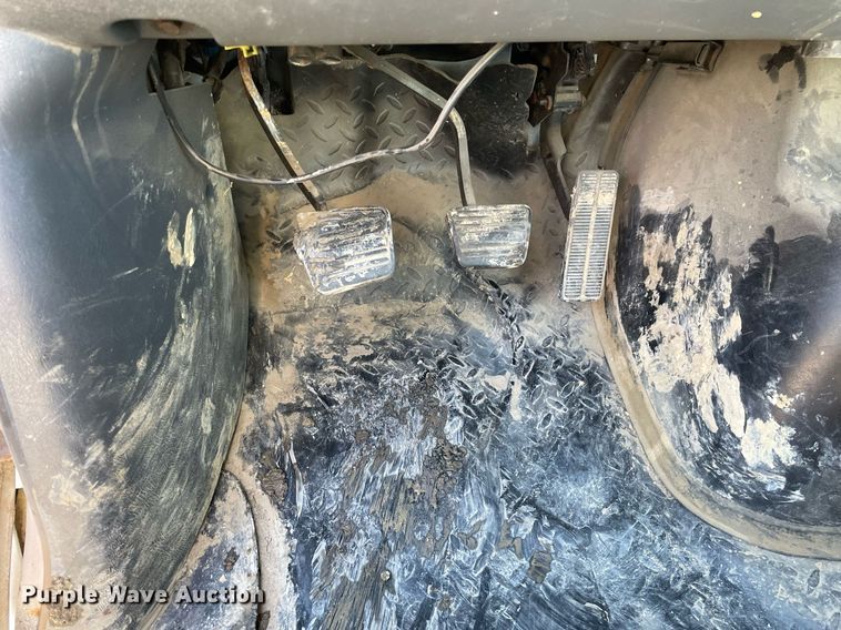 image for item LV9986 2005 Chevrolet  C8500 flatbed truck