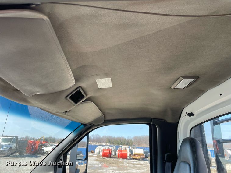 image for item LV9986 2005 Chevrolet  C8500 flatbed truck