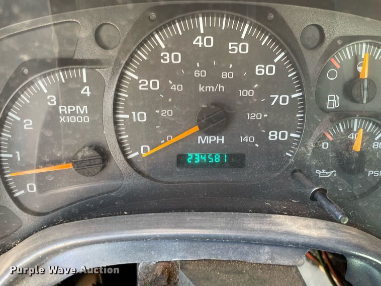 image for item LV9986 2005 Chevrolet  C8500 flatbed truck