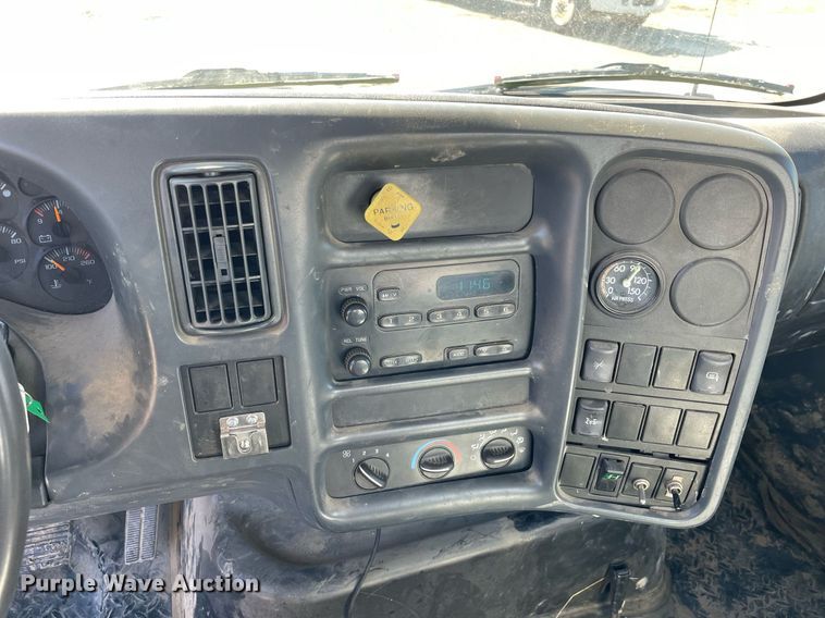 image for item LV9986 2005 Chevrolet  C8500 flatbed truck