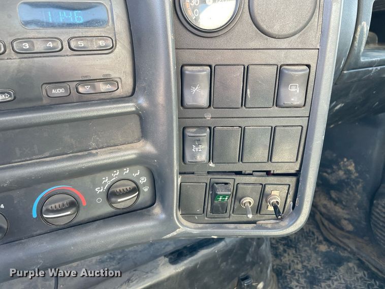 image for item LV9986 2005 Chevrolet  C8500 flatbed truck