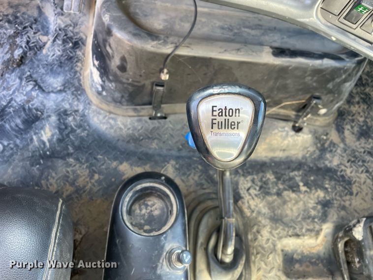 image for item LV9986 2005 Chevrolet  C8500 flatbed truck