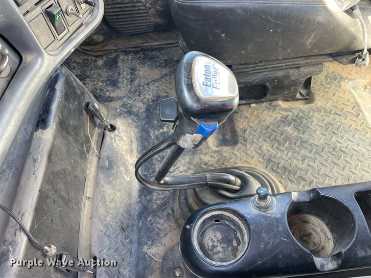 image for item LV9986 2005 Chevrolet  C8500 flatbed truck