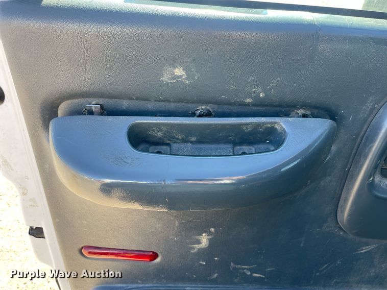 image for item LV9986 2005 Chevrolet  C8500 flatbed truck