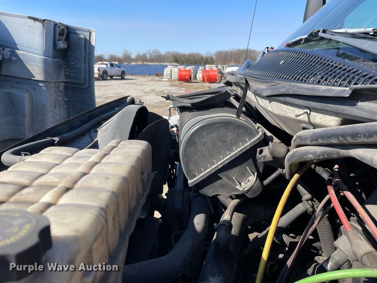 image for item LV9986 2005 Chevrolet  C8500 flatbed truck