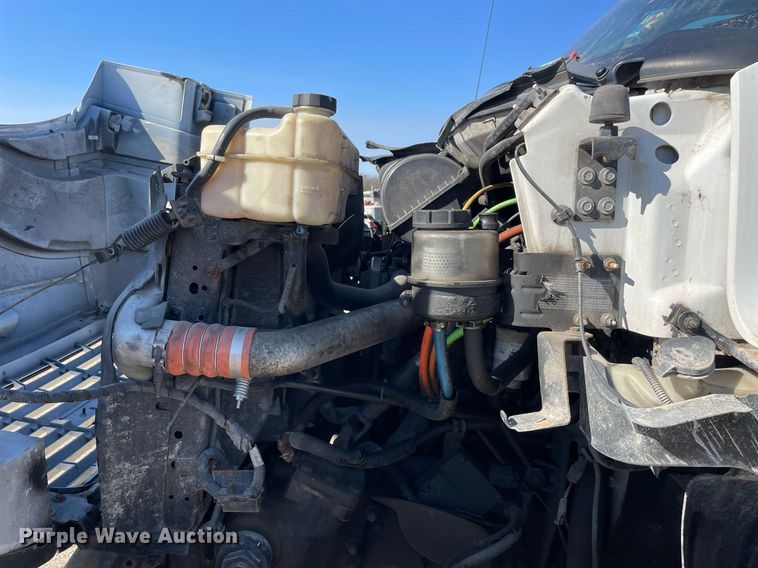 image for item LV9986 2005 Chevrolet  C8500 flatbed truck